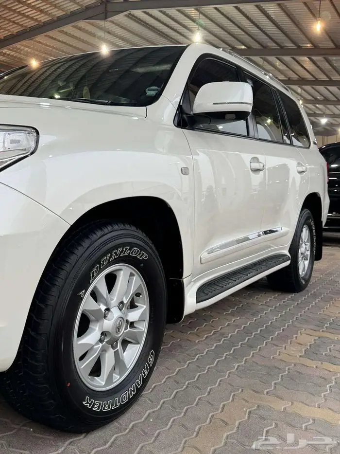 للبيع لاندكروزر GXR-3 2011 فل ابشن سعودي فئة 60 عام 9