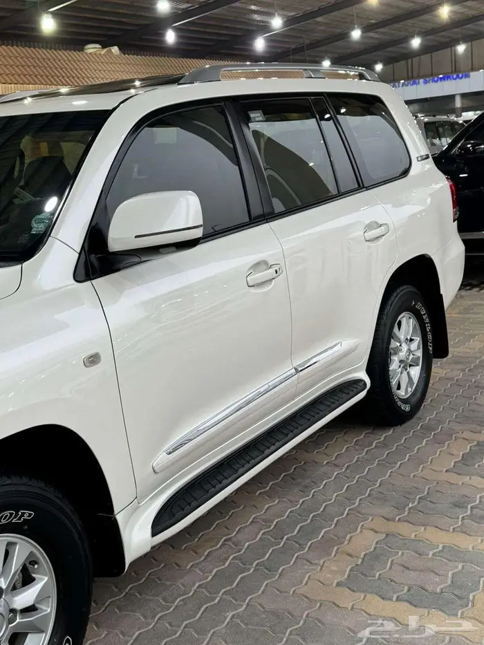 للبيع لاندكروزر GXR-3 2011 فل ابشن سعودي فئة 60 عام 10