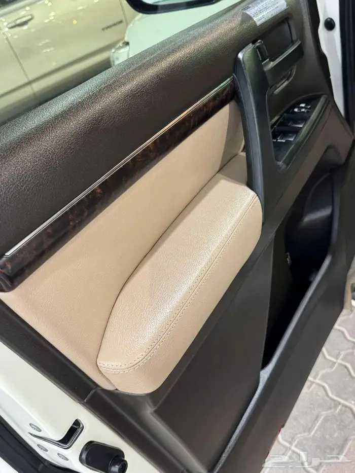 للبيع لاندكروزر GXR-3 2011 فل ابشن سعودي فئة 60 عام 30