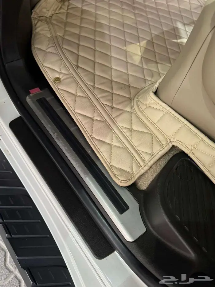 للبيع لاندكروزر GXR-3 2011 فل ابشن سعودي فئة 60 عام 37