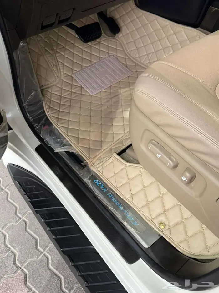 للبيع لاندكروزر GXR-3 2011 فل ابشن سعودي فئة 60 عام 35