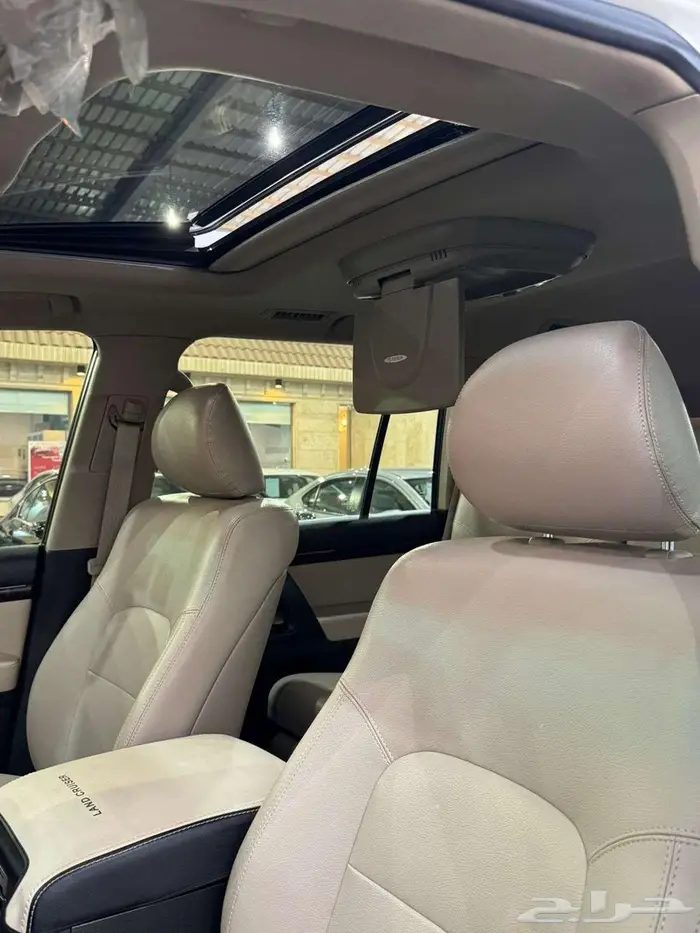 للبيع لاندكروزر GXR-3 2011 فل ابشن سعودي فئة 60 عام 32