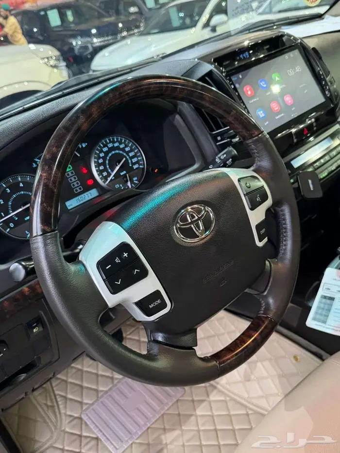 للبيع لاندكروزر GXR-3 2011 فل ابشن سعودي فئة 60 عام 40