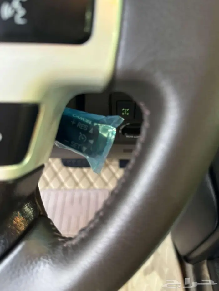 للبيع لاندكروزر GXR-3 2011 فل ابشن سعودي فئة 60 عام 43