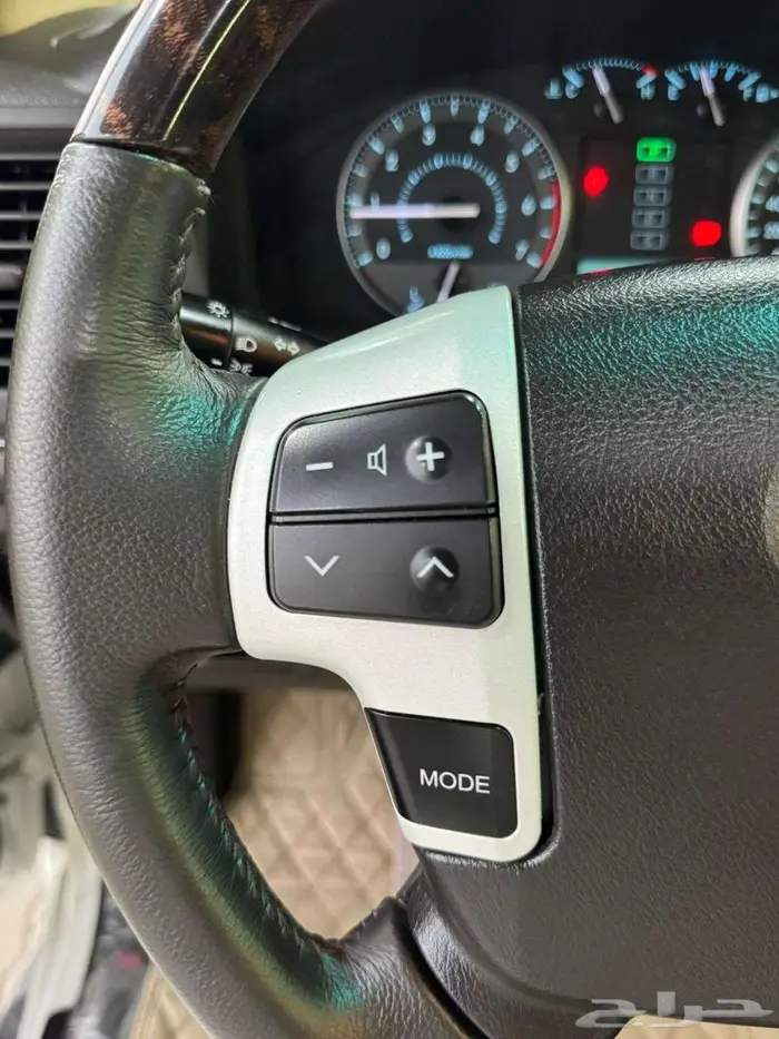 للبيع لاندكروزر GXR-3 2011 فل ابشن سعودي فئة 60 عام 44