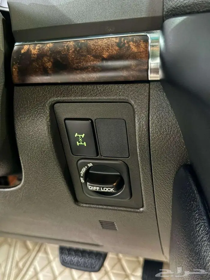 للبيع لاندكروزر GXR-3 2011 فل ابشن سعودي فئة 60 عام 47