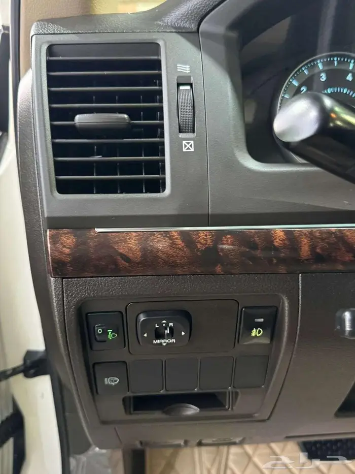 للبيع لاندكروزر GXR-3 2011 فل ابشن سعودي فئة 60 عام 46