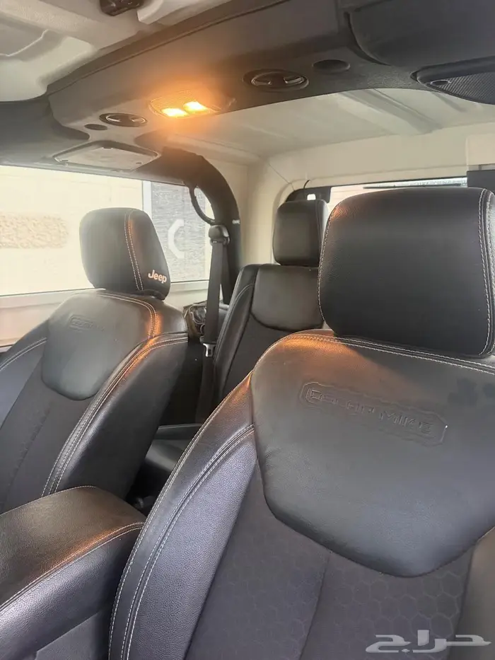 جيب رانجلر. 2018 4