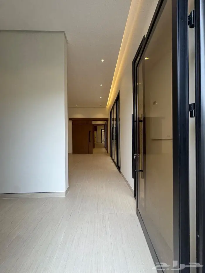 فيلا فاخرة للبيع بحي الشعلة مساحة 320م 3