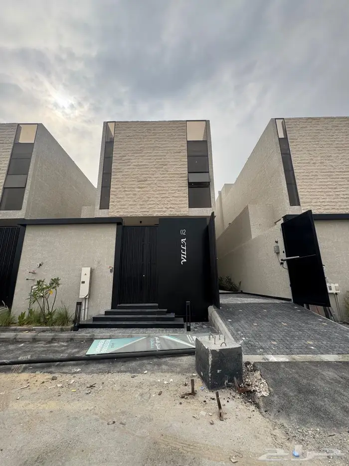 فيلا فاخرة للبيع بحي الشعلة مساحة 320م 0