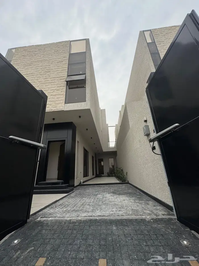 فيلا فاخرة للبيع بحي الشعلة مساحة 320م 1