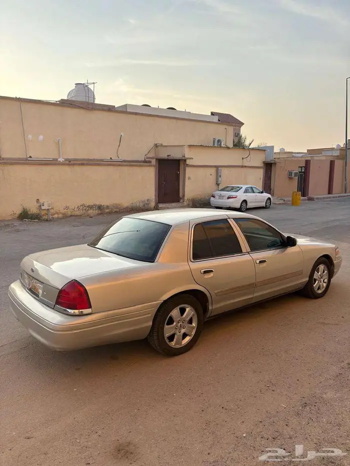 فورد فكتوريا مديل 2012 2