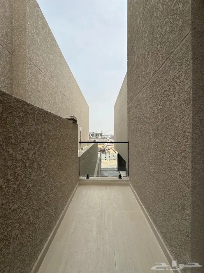 فيلا فاخرة للبيع بحي الشعلة مساحة 320م 25