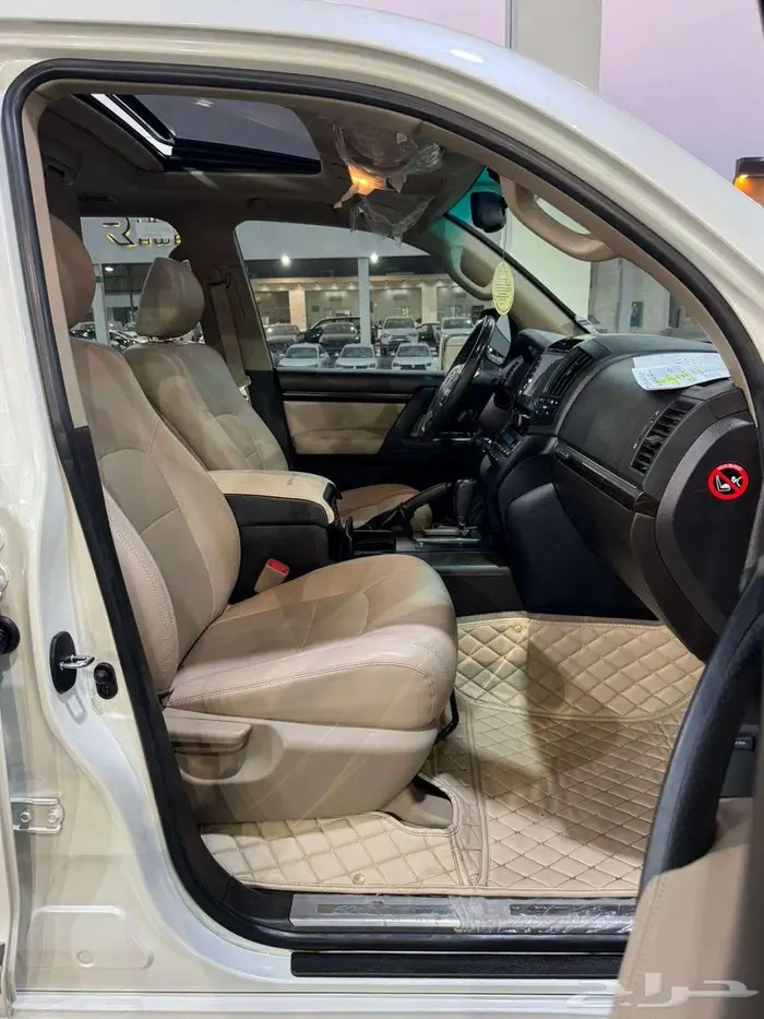 للبيع لاندكروزر GXR-3 2011 فل ابشن سعودي فئة 60 عام 61