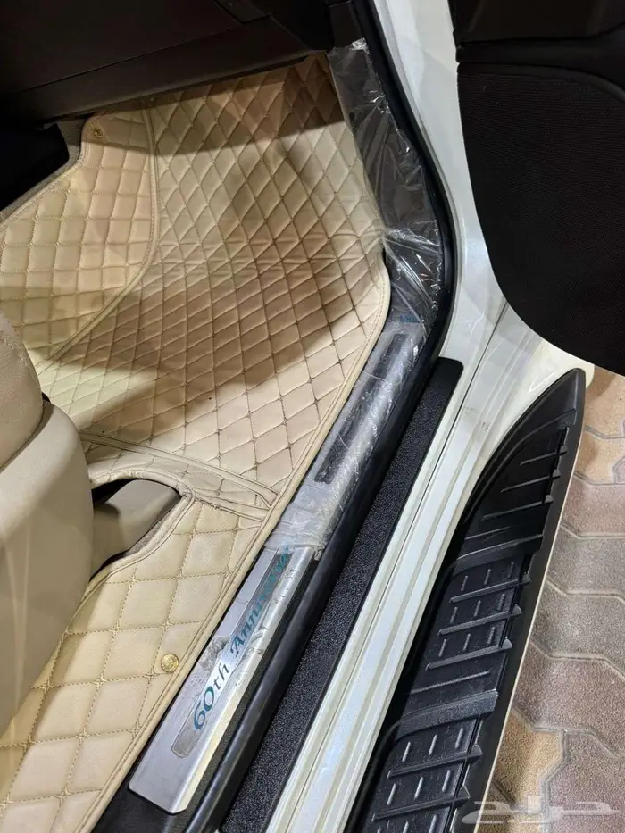 للبيع لاندكروزر GXR-3 2011 فل ابشن سعودي فئة 60 عام 63