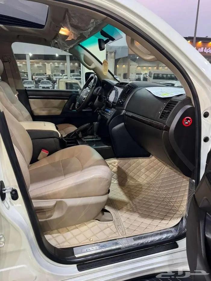 للبيع لاندكروزر GXR-3 2011 فل ابشن سعودي فئة 60 عام 62