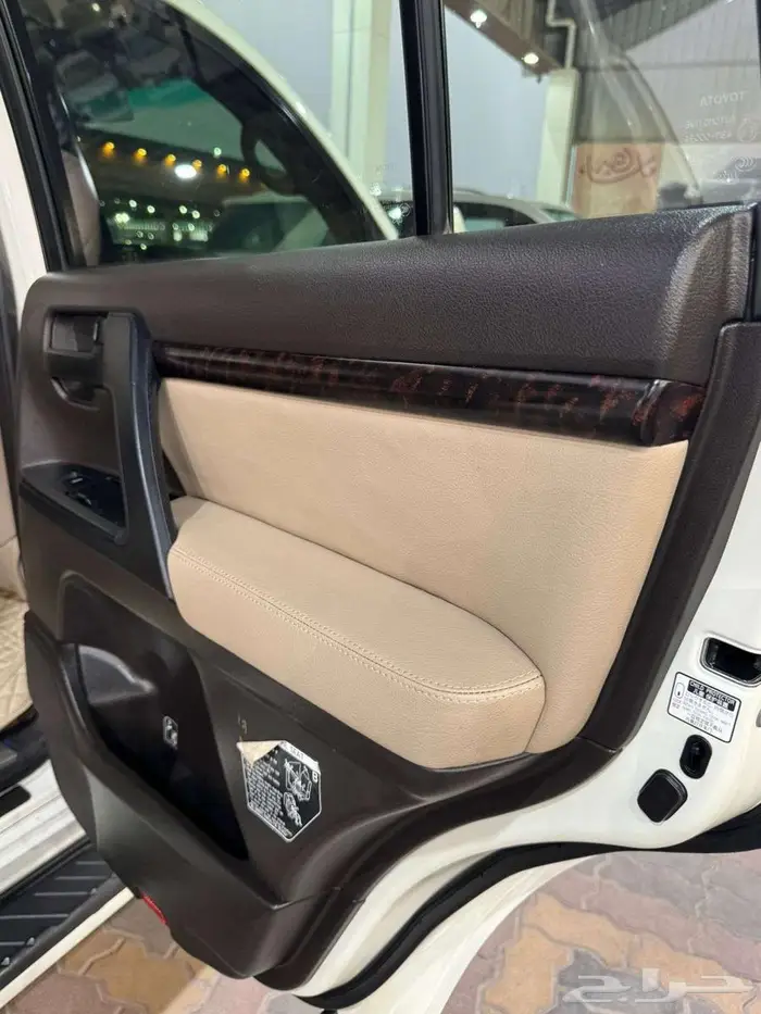 للبيع لاندكروزر GXR-3 2011 فل ابشن سعودي فئة 60 عام 64