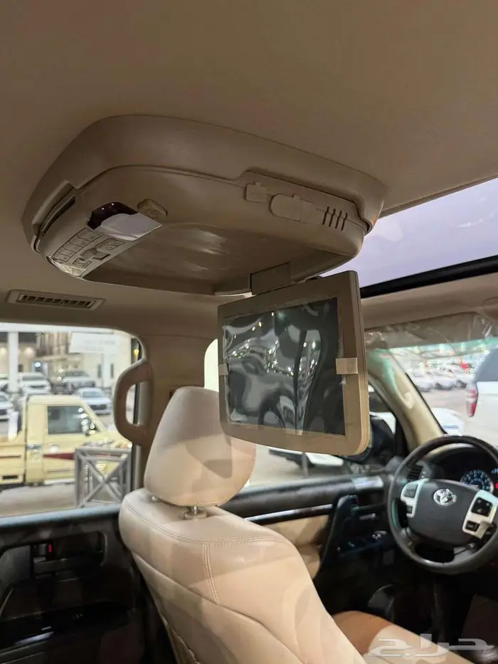 للبيع لاندكروزر GXR-3 2011 فل ابشن سعودي فئة 60 عام 66