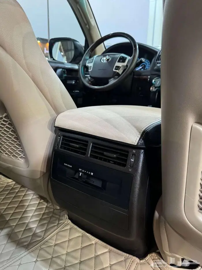 للبيع لاندكروزر GXR-3 2011 فل ابشن سعودي فئة 60 عام 65