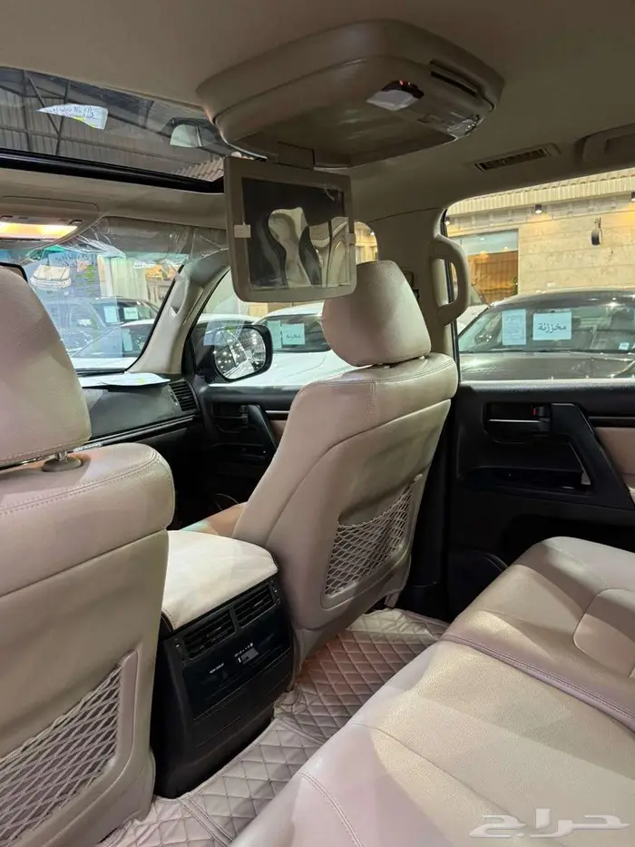 للبيع لاندكروزر GXR-3 2011 فل ابشن سعودي فئة 60 عام 71