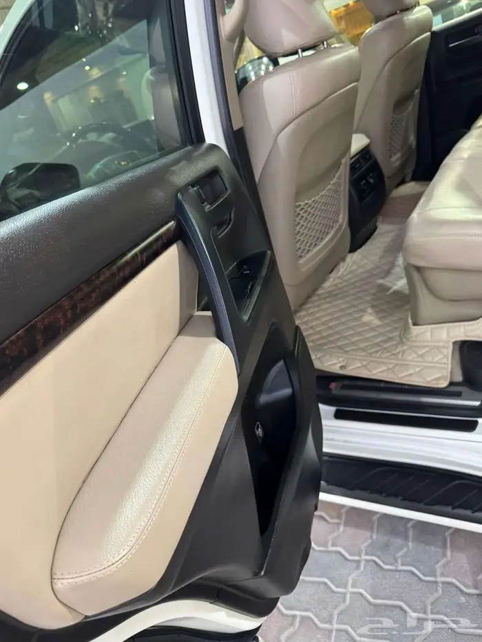 للبيع لاندكروزر GXR-3 2011 فل ابشن سعودي فئة 60 عام 69