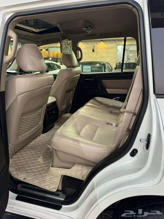 للبيع لاندكروزر GXR-3 2011 فل ابشن سعودي فئة 60 عام 70