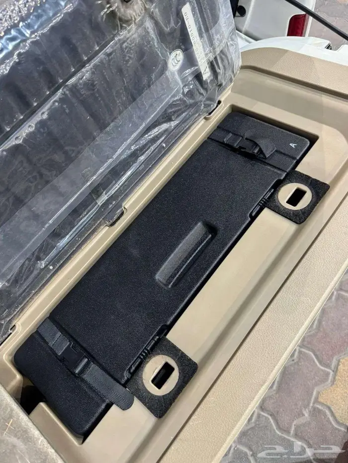 للبيع لاندكروزر GXR-3 2011 فل ابشن سعودي فئة 60 عام 83