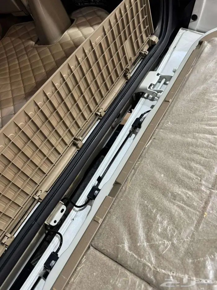 للبيع لاندكروزر GXR-3 2011 فل ابشن سعودي فئة 60 عام 82