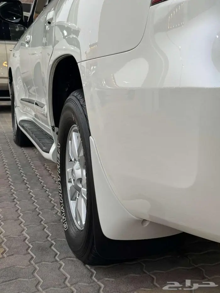 للبيع لاندكروزر GXR-3 2011 فل ابشن سعودي فئة 60 عام 17