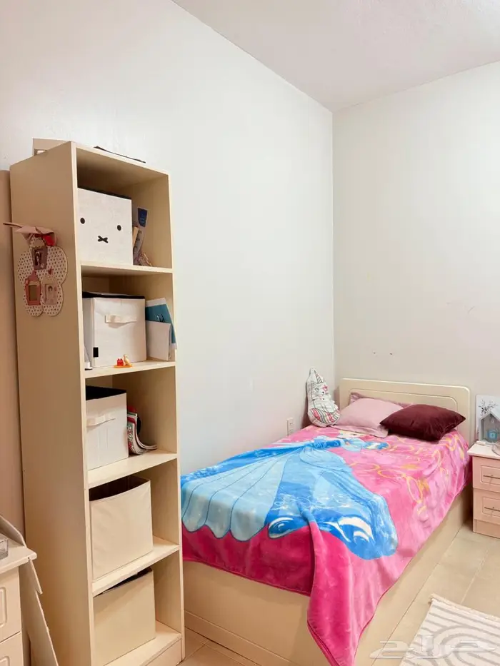 غرفة نوم مكونة من 8 قطع 4