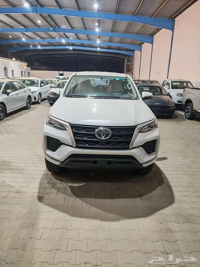 فورتشنر 2025 بدون دبل ابيض للبيع كاش او تقسيط 0