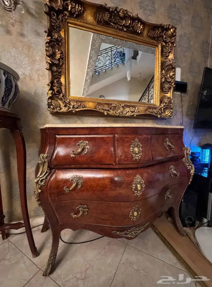 دولاب ديكور مصري فاخر بسطح رخام ومرآة جميله 0
