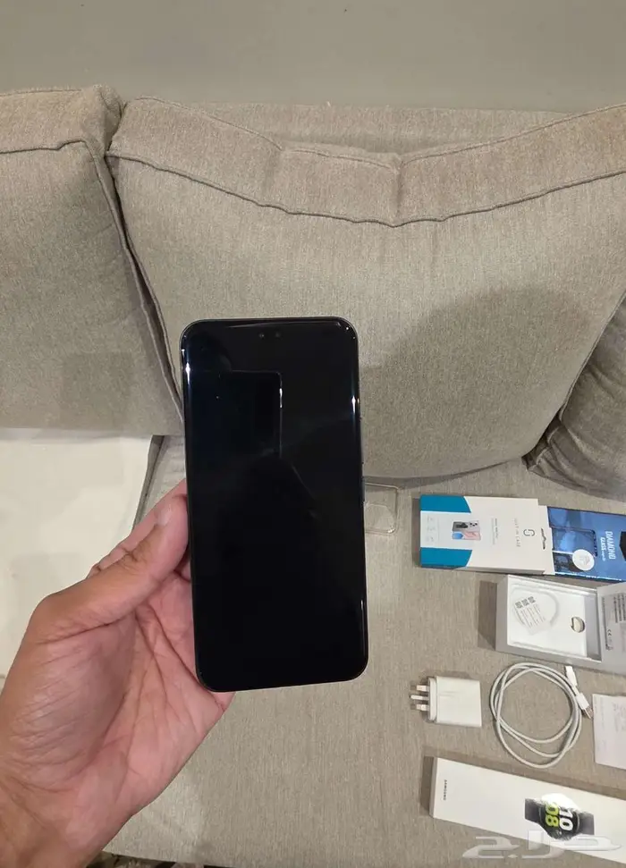 جوال هونور 400 برو بكرتونه ساعه سامسونج واتش 5بكرتونها 2