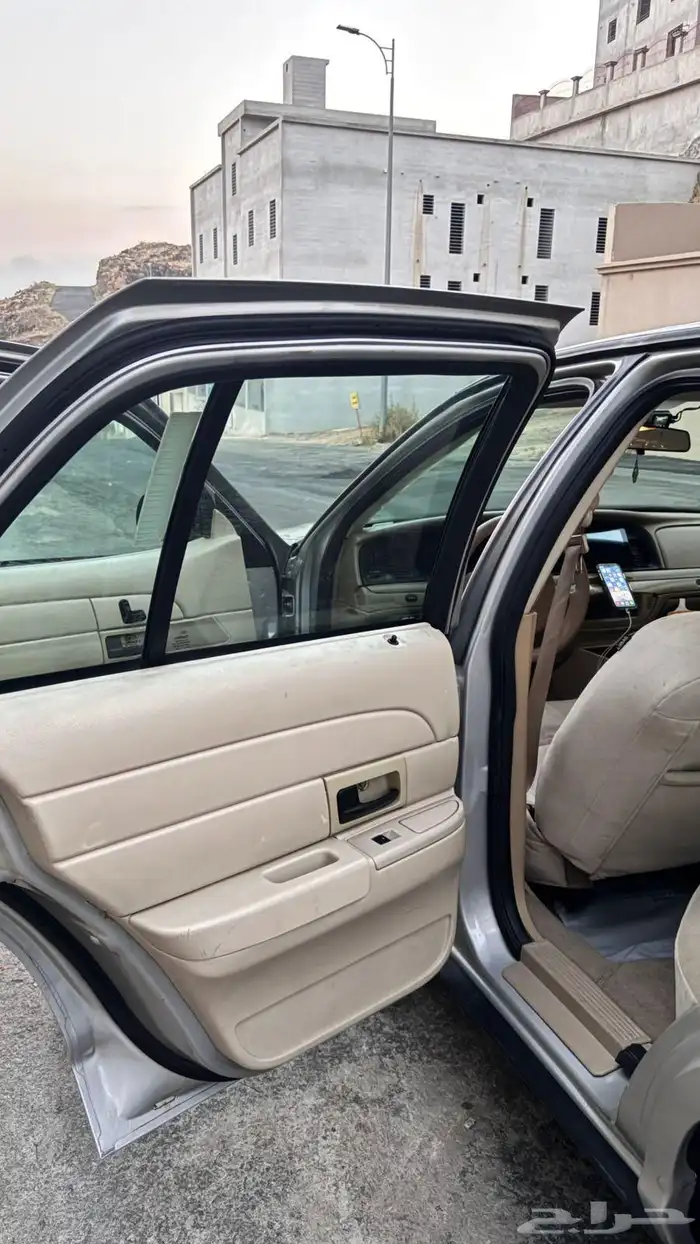 فورد فكتوريا 2011 2