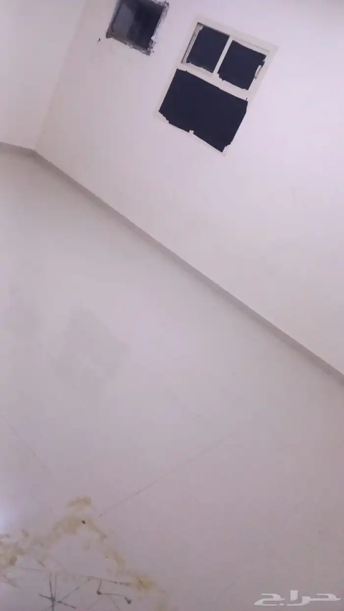 للايجار شقة علوية بحي الخزامى شارع بيروت 1