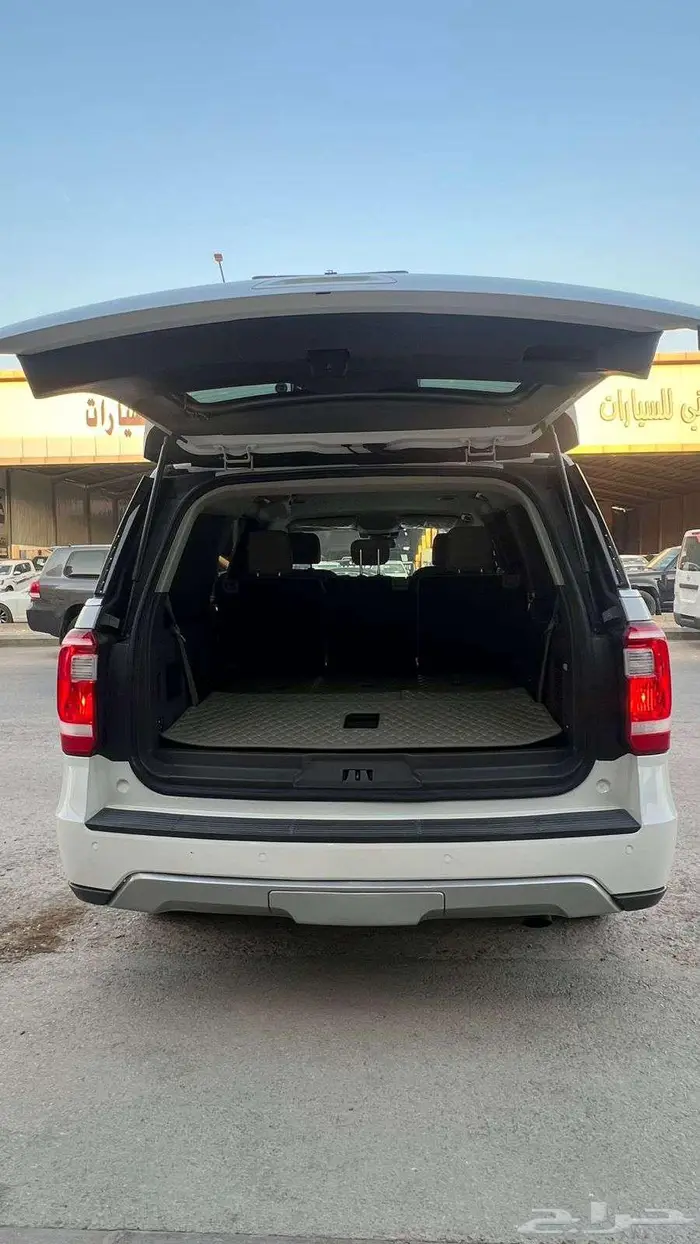 فورد اكسبديشن موديل 2021 - معرض خلف للسيارات 8