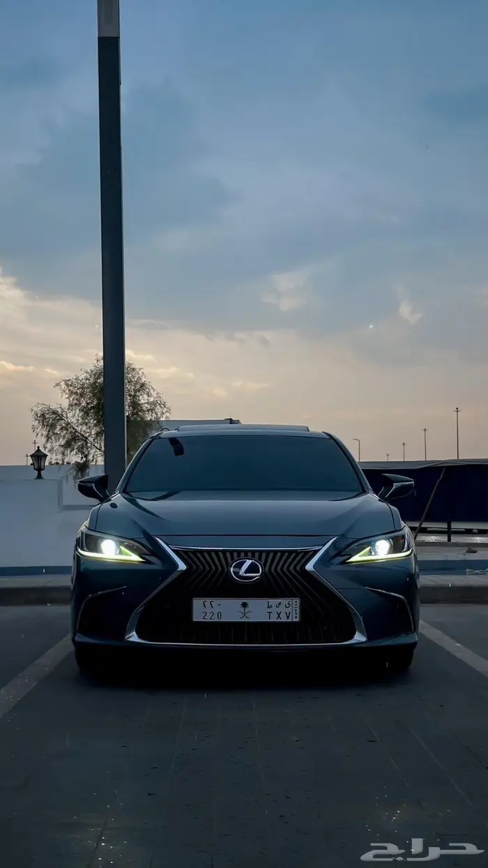 لكزس ES300h عبداللطيف جميل 1