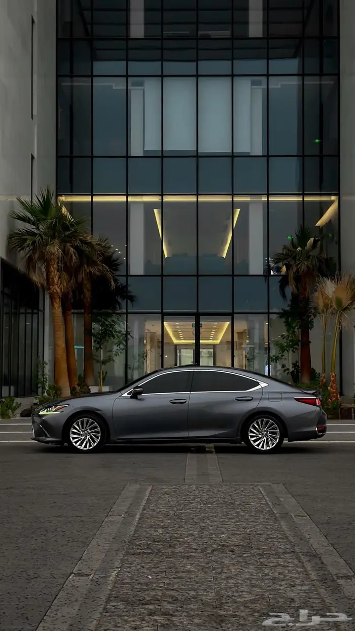 لكزس ES300h عبداللطيف جميل 4