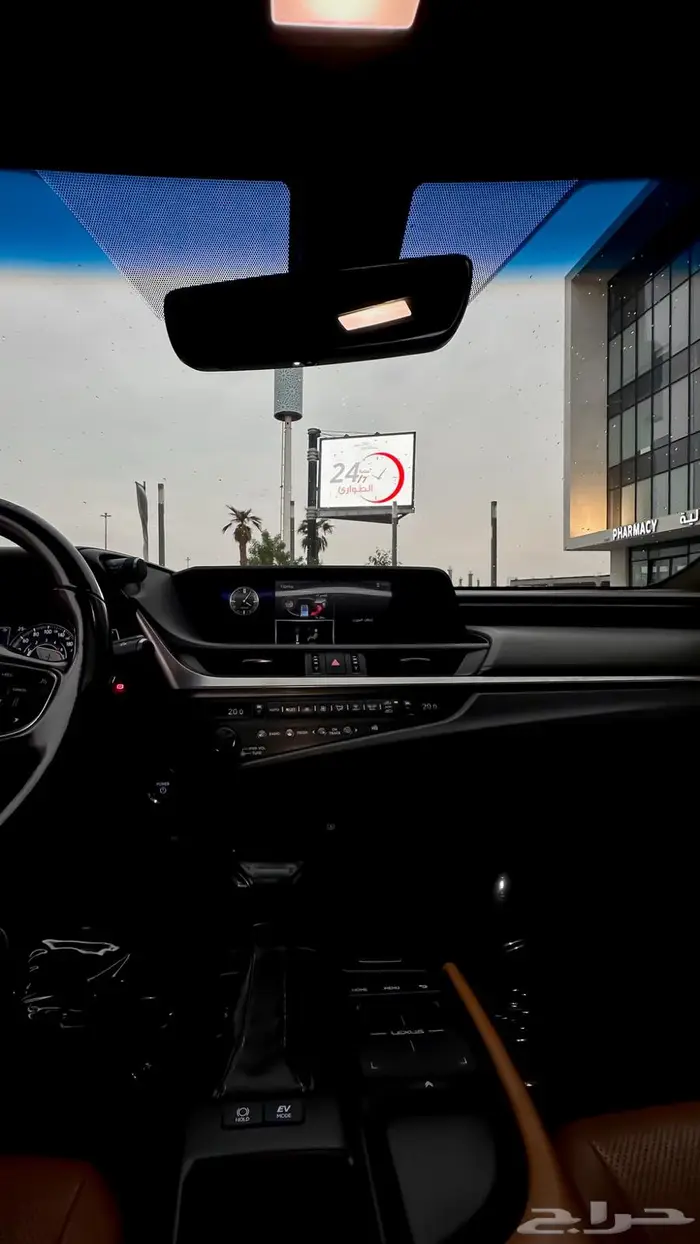 لكزس ES300h عبداللطيف جميل 18