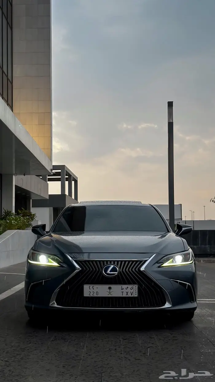 لكزس ES300h عبداللطيف جميل 6
