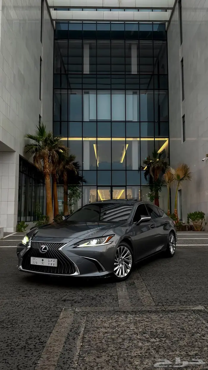 لكزس ES300h عبداللطيف جميل 9