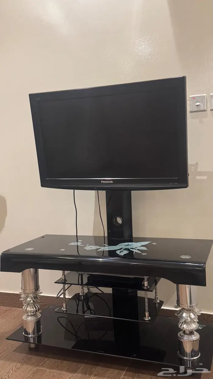 تلفزيون وطاولته 0