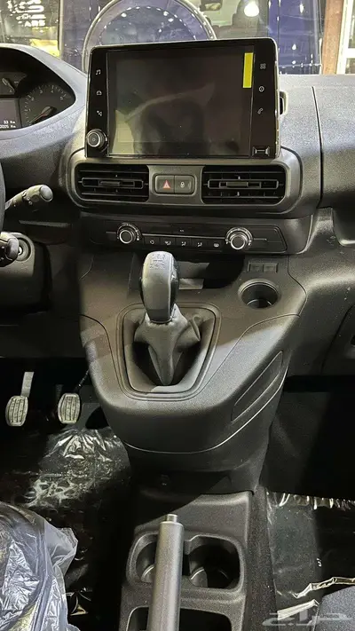 عرض خاص .بيجو - ريفتر - 5 راكب ديزل جير عادي - 2023 index