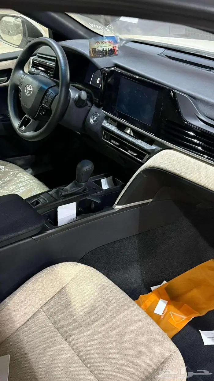 كامري 2025 E بنزين سعودي 111500 شامل 8