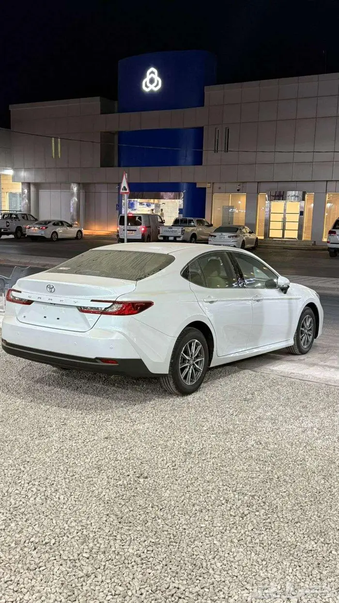 كامري 2025 E بنزين سعودي 111500 شامل 3