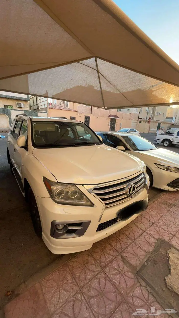 للبيع لكزس LX 570 موديل 2011 1