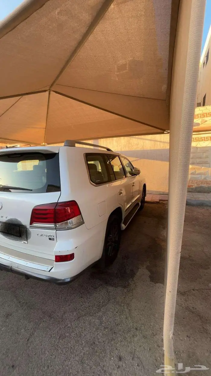 للبيع لكزس LX 570 موديل 2011 3