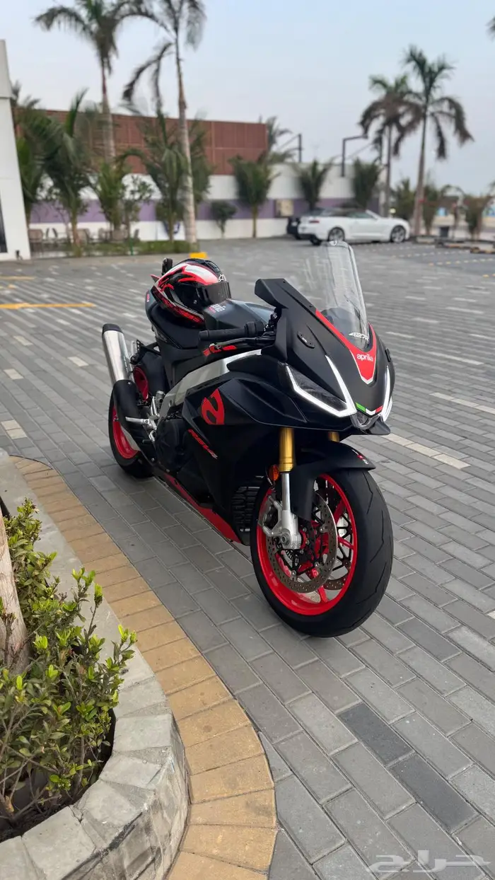 2023 Aprilia RSV4 1100 -  ابريليا 3