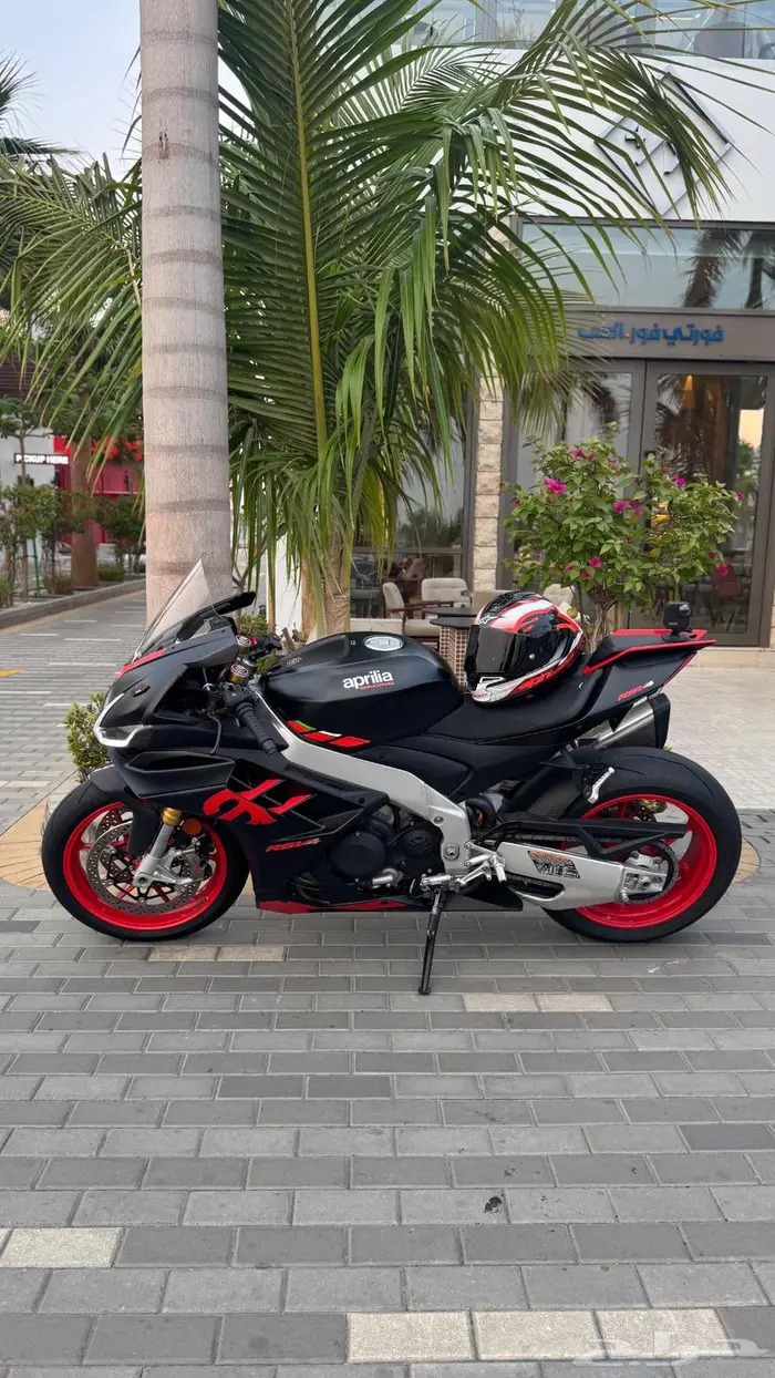 2023 Aprilia RSV4 1100 -  ابريليا 8