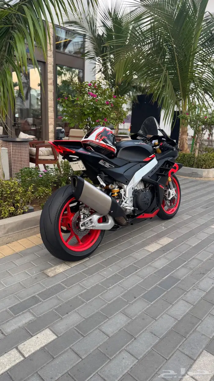 2023 Aprilia RSV4 1100 -  ابريليا 7